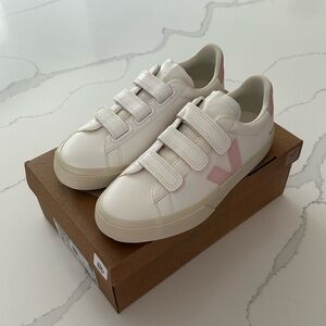 VEJA Women's Recife Low Top Sneakers